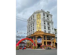 b o b hotel signature