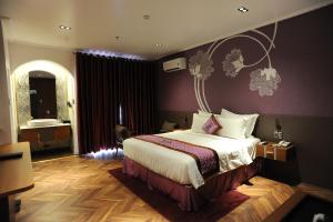 b o b hotel signature