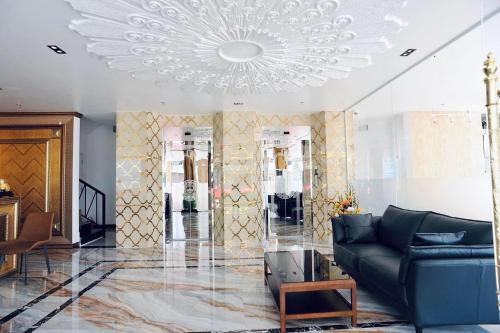 b o b hotel signature