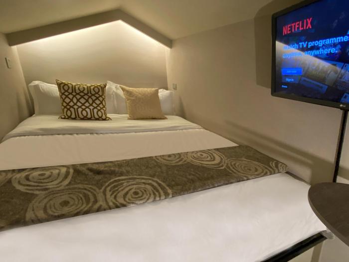 st signature jalan besar short overnight 13 hours 6pm 7am