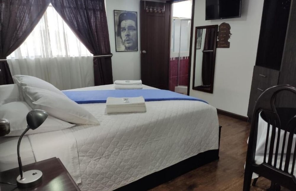 hotel el che no apto para corruptos