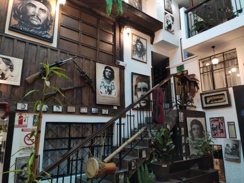 hotel el che no apto para corruptos