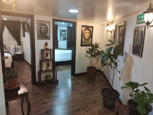 hotel el che no apto para corruptos