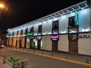 hotel el che no apto para corruptos