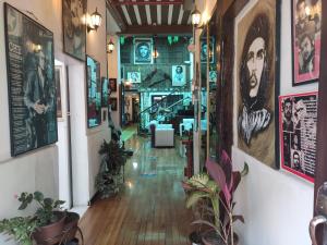 hotel el che no apto para corruptos