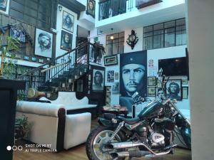 hotel el che no apto para corruptos