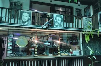 hotel el che no apto para corruptos