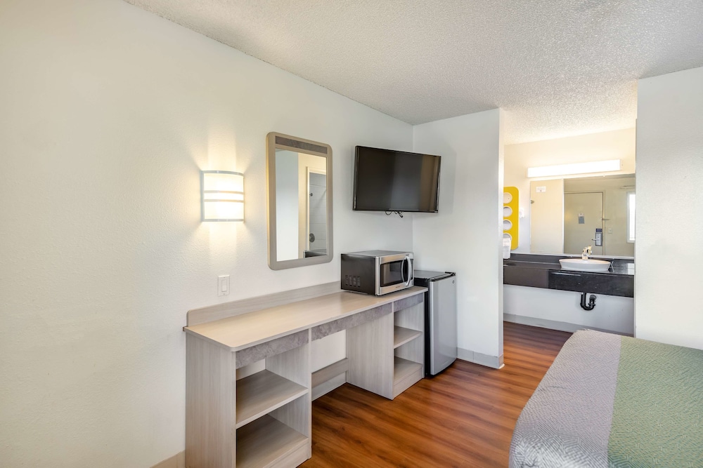 motel 6 clarkston wa