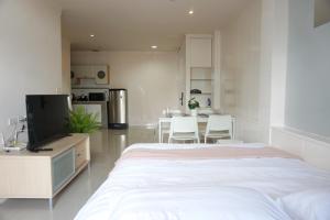 grand diamond condominium