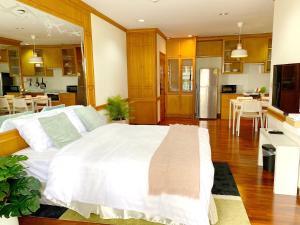 grand diamond condominium