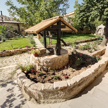 sarnich cave suites