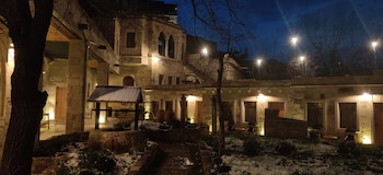 sarnich cave suites