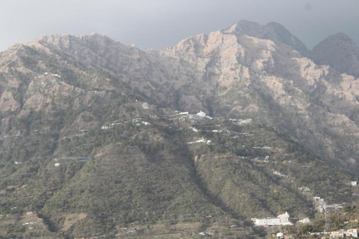 trimrooms katra railway station