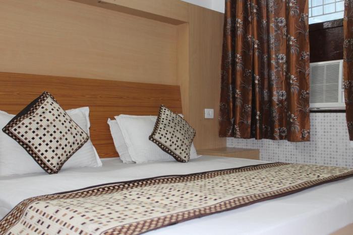 trimrooms katra railway station