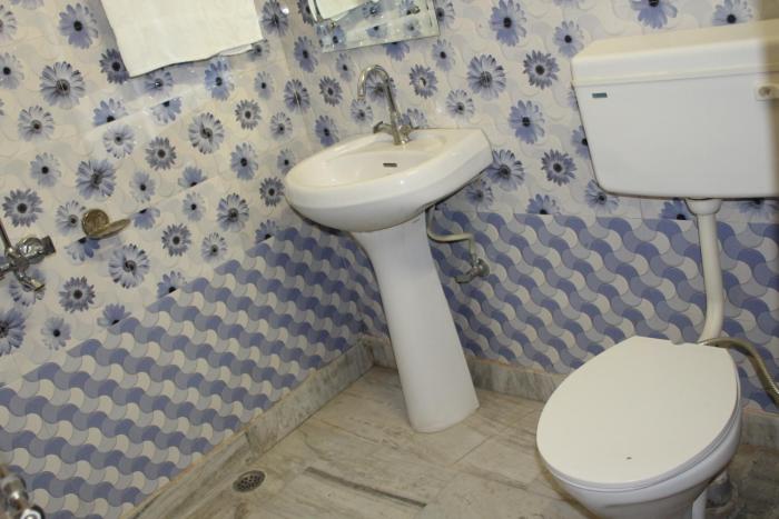 trimrooms katra railway station