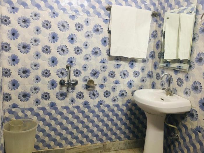 trimrooms katra railway station