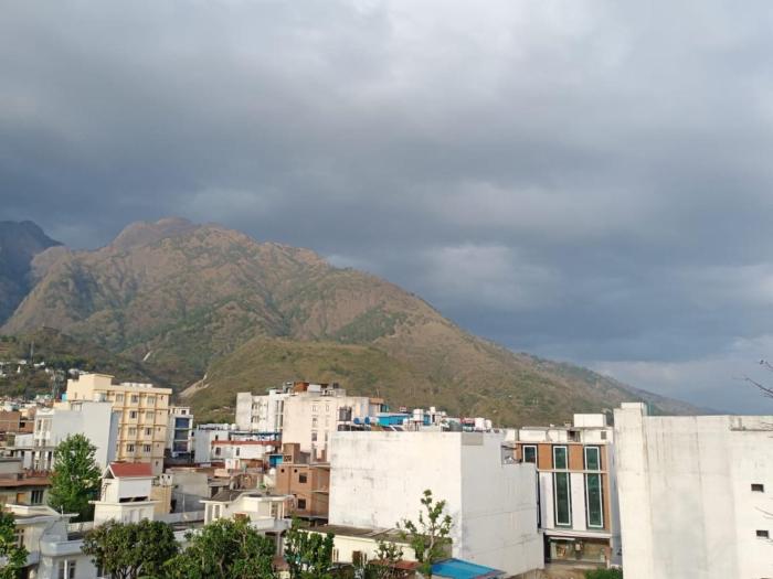trimrooms katra railway station