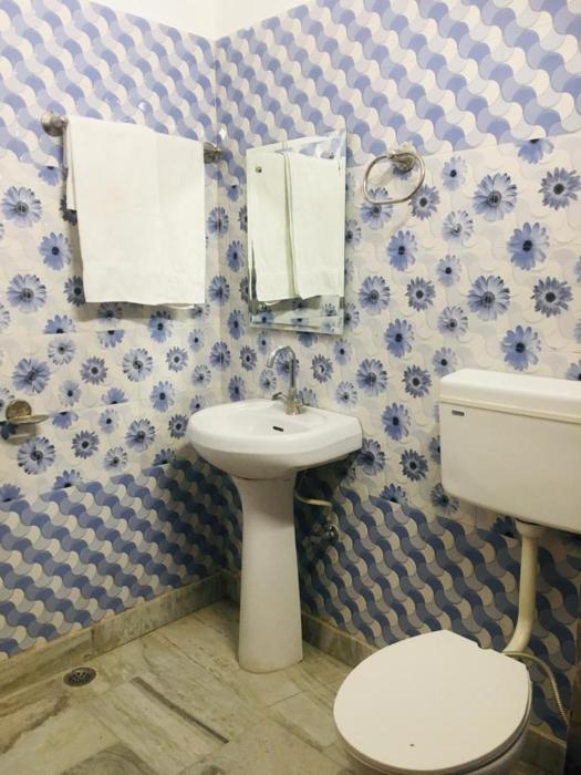 trimrooms katra railway station