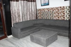 trimrooms katra railway station