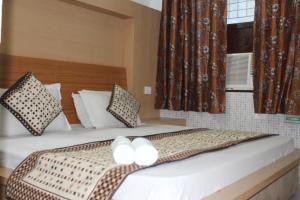 trimrooms katra railway station