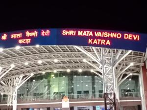 trimrooms katra railway station