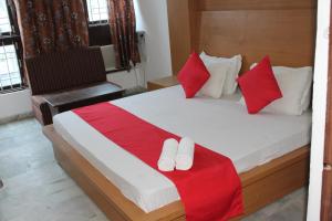 trimrooms katra railway station