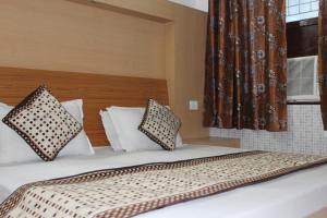 trimrooms katra railway station