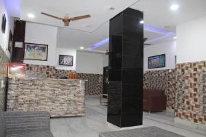 trimrooms katra railway station