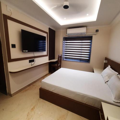 Airavat Hotels,Saheed Nagar,3 star