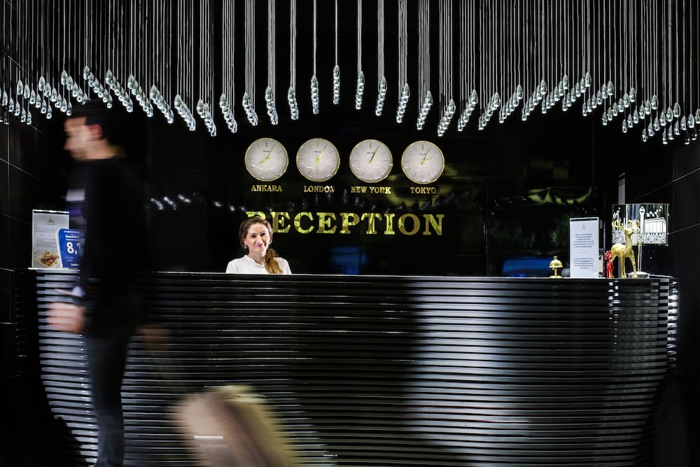 demonti otel