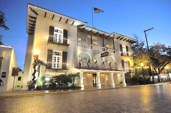 La Posada Hotel,El Trece>>Laredo,4 star