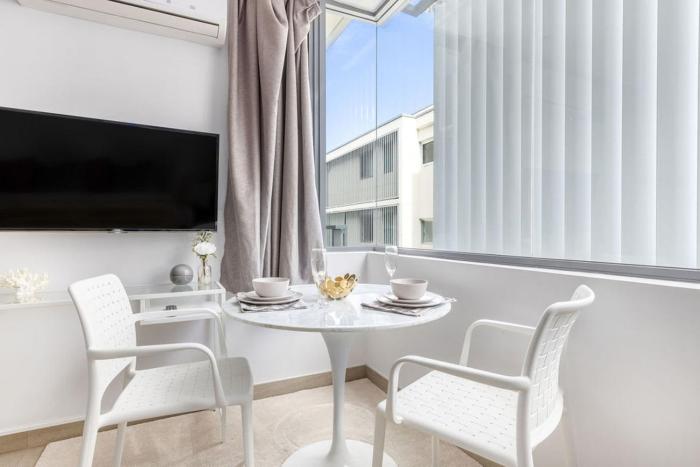 a cozy and stylish beach studio 5min walk to bondi beach