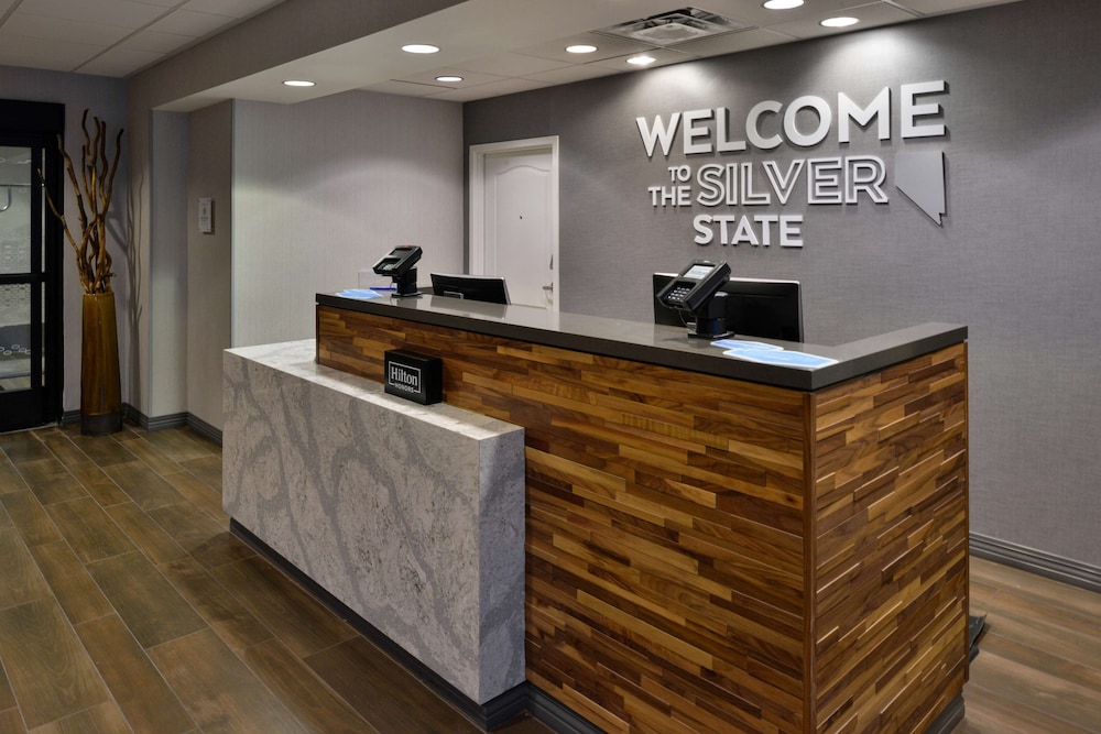 hampton inn and suites las vegas airport