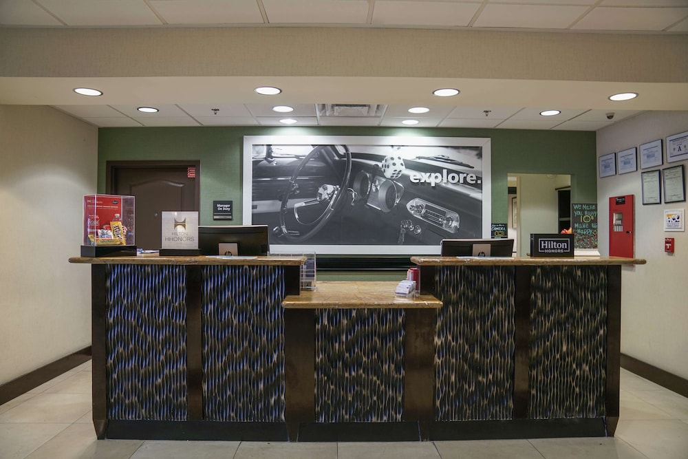 hampton inn and suites las vegas airport