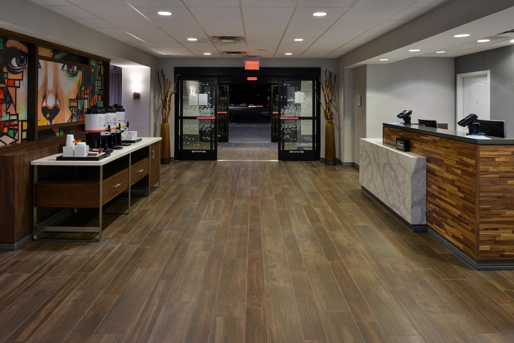 hampton inn and suites las vegas airport