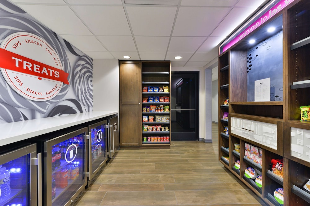hampton inn and suites las vegas airport