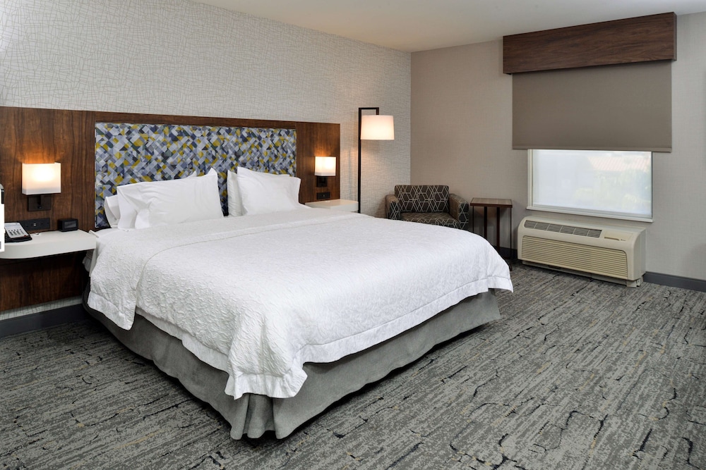hampton inn and suites las vegas airport