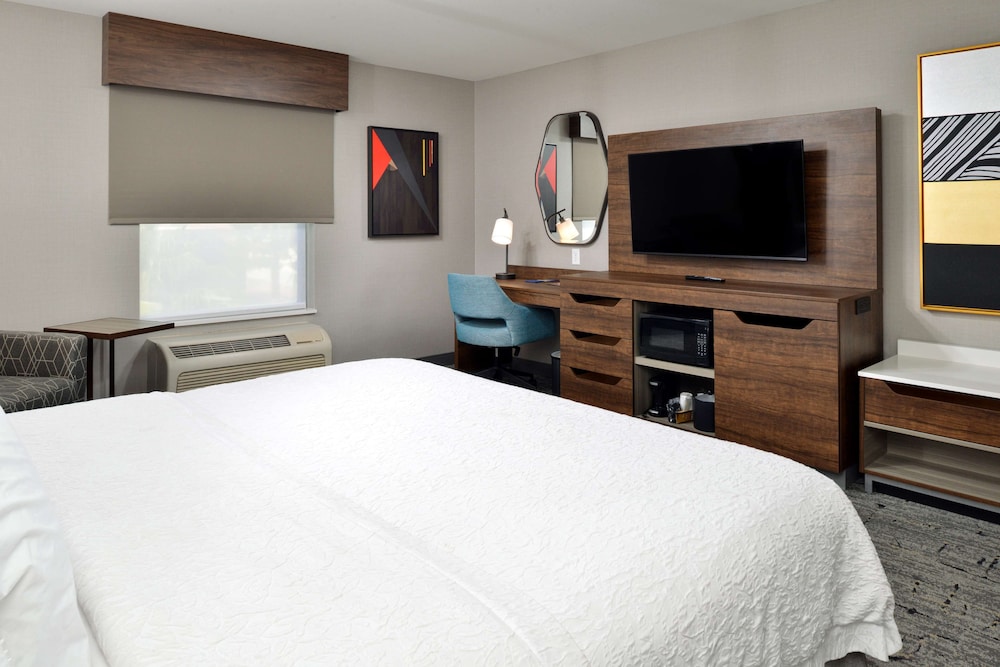 hampton inn and suites las vegas airport