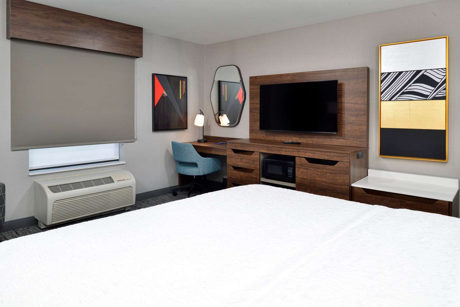 hampton inn and suites las vegas airport