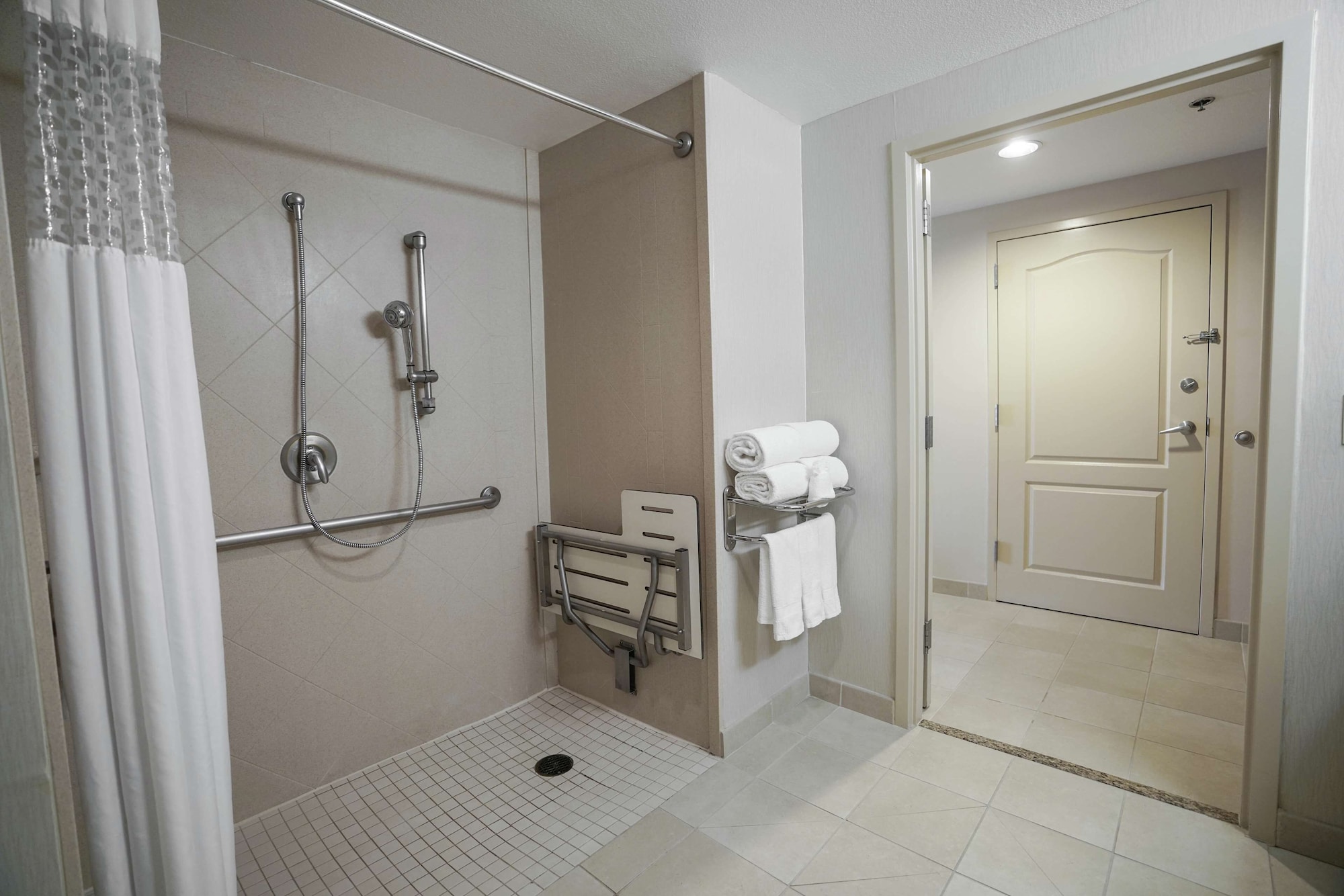 hampton inn and suites las vegas airport