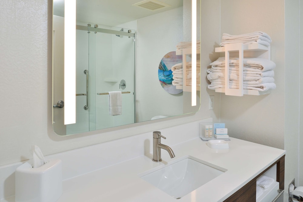 hampton inn and suites las vegas airport