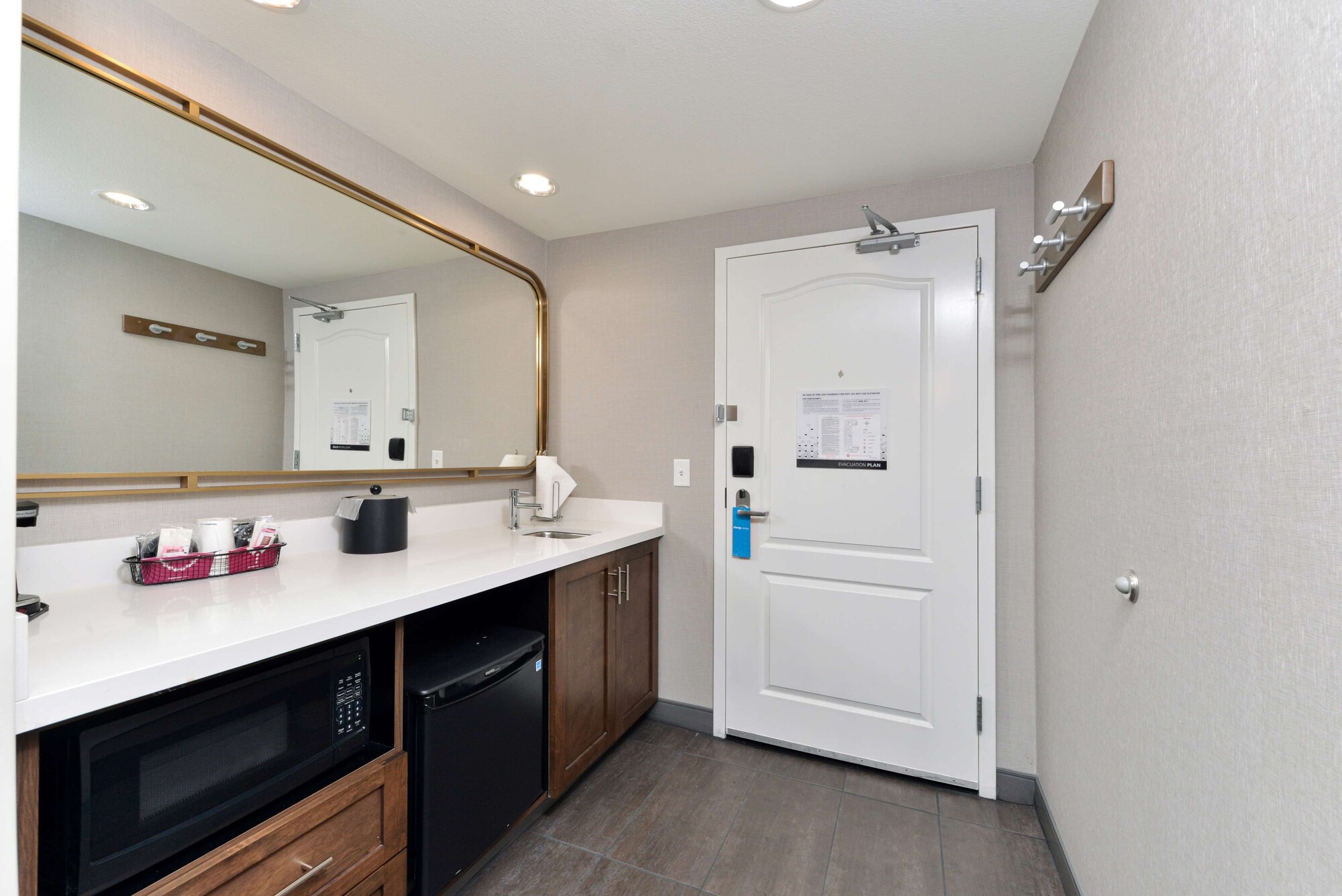 hampton inn and suites las vegas airport