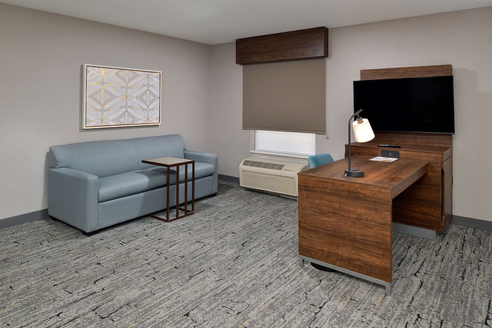 hampton inn and suites las vegas airport