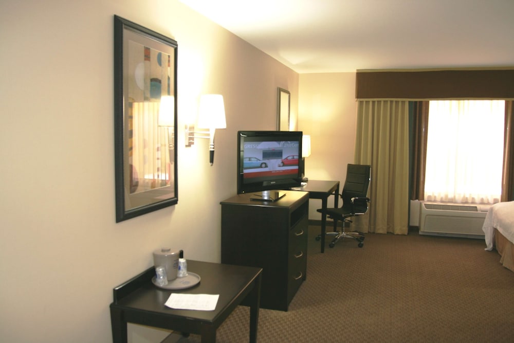 hampton inn and suites las vegas airport