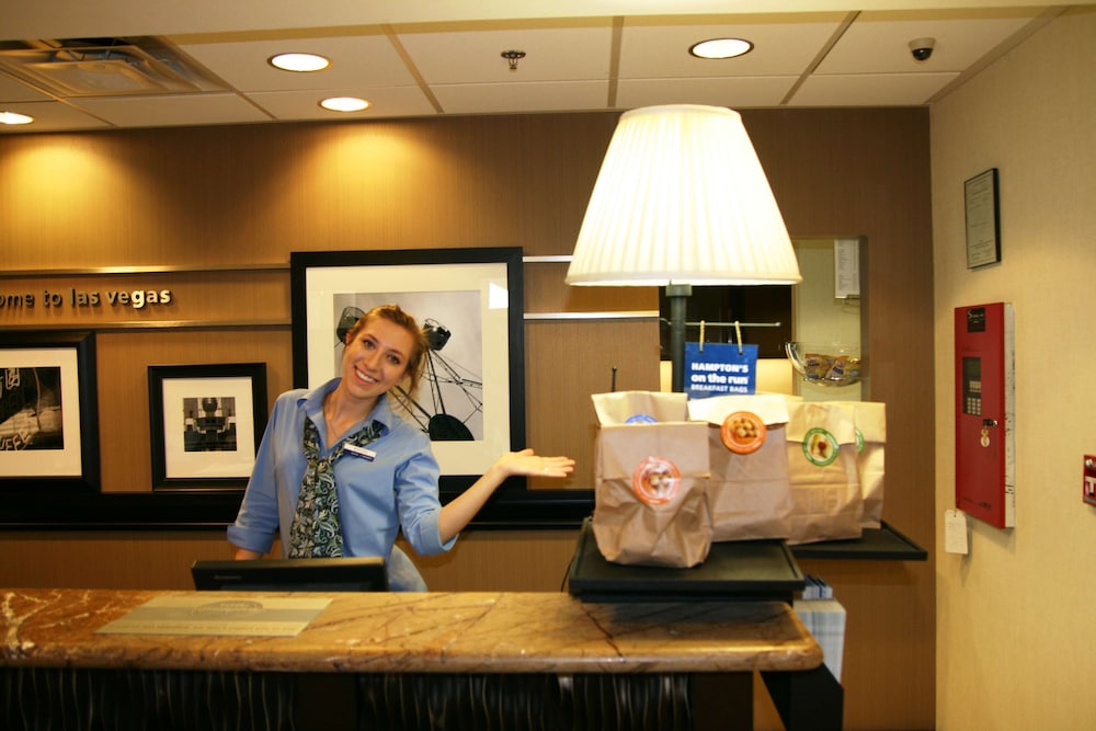 hampton inn and suites las vegas airport