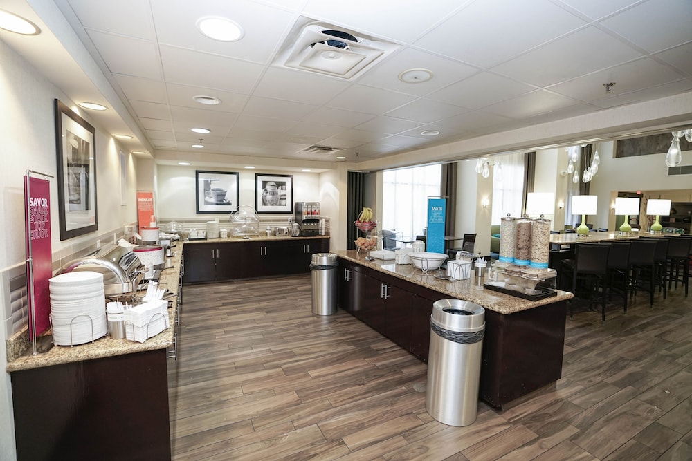 hampton inn and suites las vegas airport