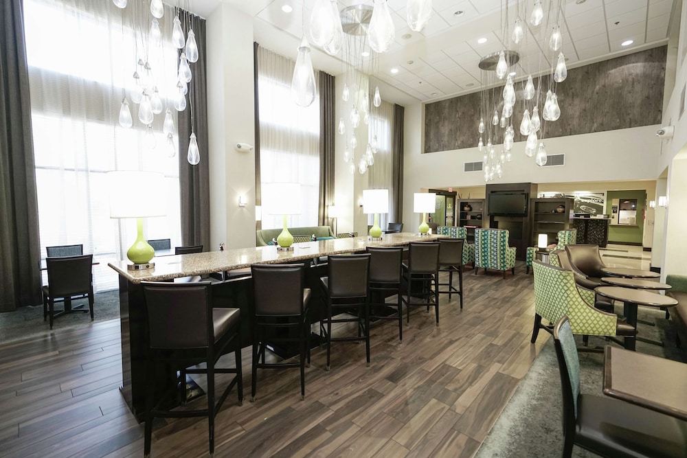 hampton inn and suites las vegas airport