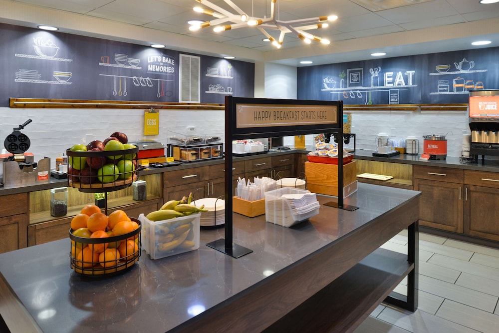 hampton inn and suites las vegas airport