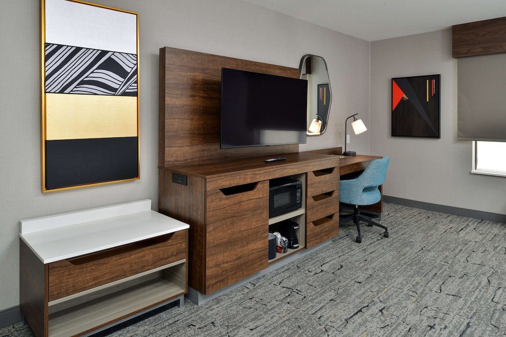 hampton inn and suites las vegas airport