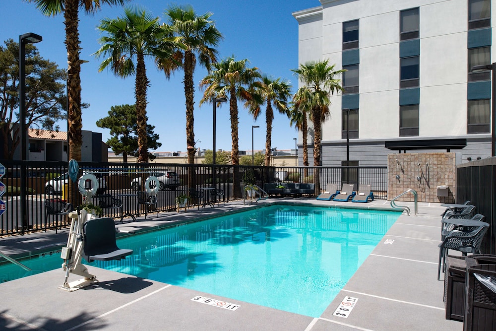 hampton inn and suites las vegas airport